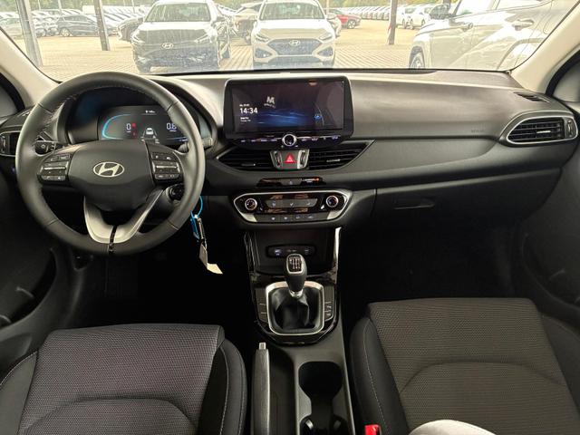 Hyundai i30 Kombi Comfort 1.5 GDi / LED Navi PDC V&H + Kamera Tempomat Carplay Alu 16" 