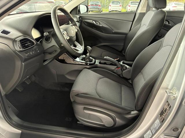 Hyundai i30 Kombi Comfort 1.5 GDi / LED Navi PDC V&H + Kamera Tempomat Carplay Alu 16" 