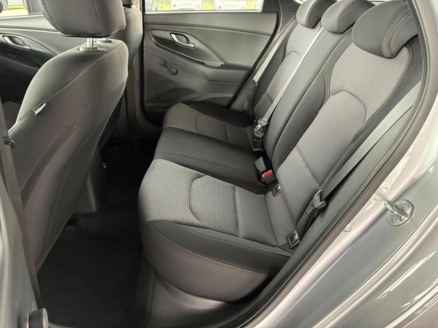 Hyundai i30 Kombi Comfort 1.5 GDi / LED Navi PDC V&H + Kamera Tempomat Carplay Alu 16" 