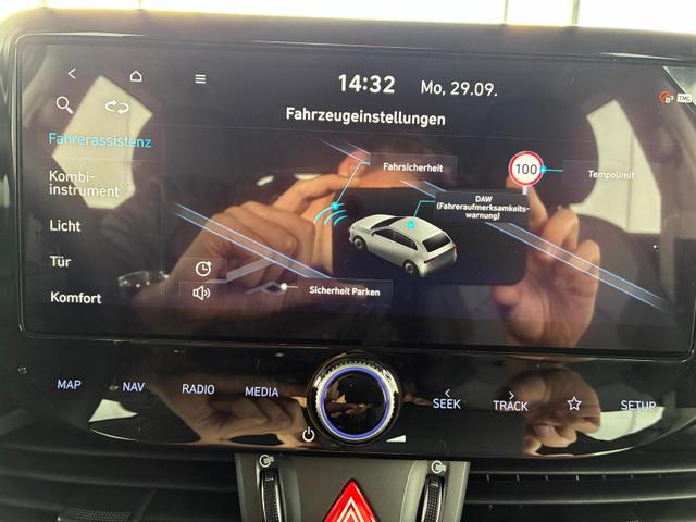 Hyundai i30 Kombi Comfort 1.5 GDi / LED Navi PDC V&H + Kamera Tempomat Carplay Alu 16" 
