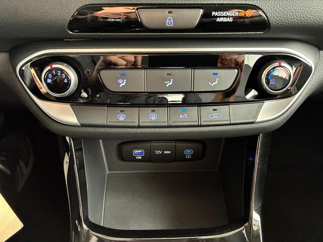 Hyundai i30 Kombi Comfort 1.5 GDi / LED Navi PDC V&H + Kamera Tempomat Carplay Alu 16" 