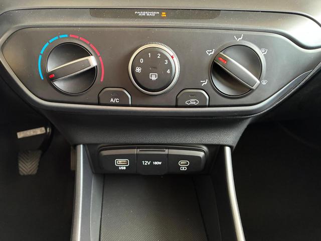 Hyundai BAYON Wave 1.2 MPI / Sitz & Lenkradheizung Navi Rückfahrkamera Tempomat Alu 16" 