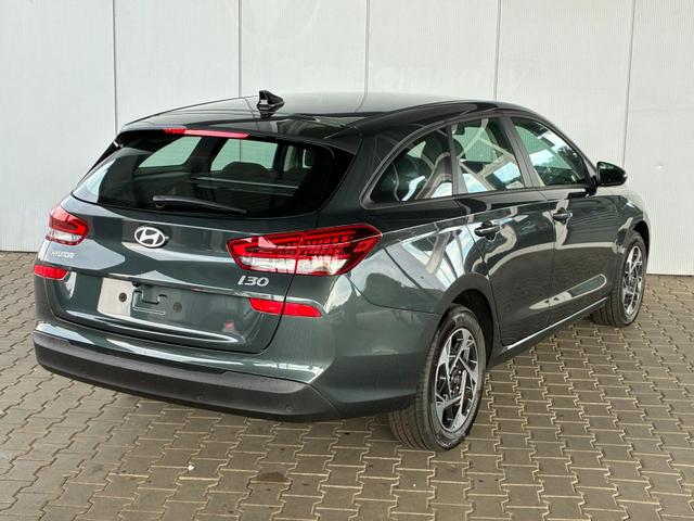 Hyundai i30 Kombi Comfort 1.5 GDi / LED Navi PDC V&H + Kamera Tempomat Carplay Alu 16" 