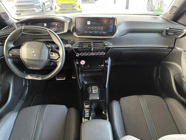 Peugeot e-2008 GT 136 PS 