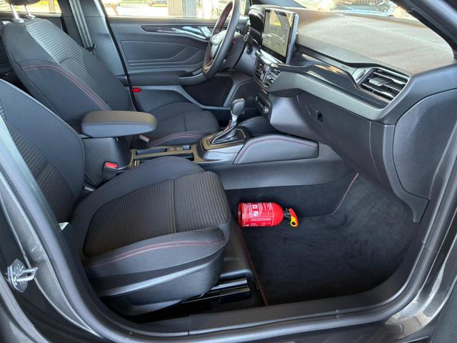 Ford Focus Turnier ST Line X 1.0 7AT / Winterpaket PDC V&H + Kamera LED Kurvenlicht Alu 17" 
