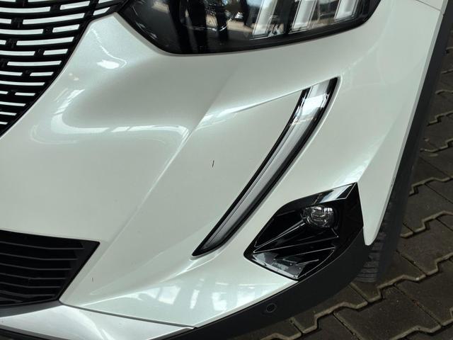 Peugeot e-2008 GT / LED Navi PDC V&H + Kamera Tempomat Teilleder Alu 17" 
