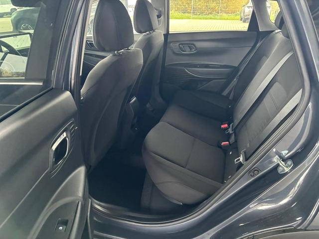 Hyundai BAYON Premium 1.0 T-GDI 100 PS 48V 7DCT / Keyless ACC Soundsystem BOSE Sitz + Lenkradheizung LED Navi PDC V&H Kamera Totwinkel Alu 16" 