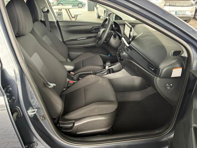 Hyundai BAYON Premium 1.0 T-GDI 100 PS 48V 7DCT / Keyless ACC Soundsystem BOSE Sitz + Lenkradheizung LED Navi PDC V&H Kamera Totwinkel Alu 16" 