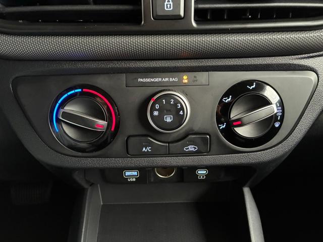 Hyundai i10 Premium 1.2 GDI Automatik / Rückfahrkamera Sitz + Lenkradheizung Navi Alu 15" 