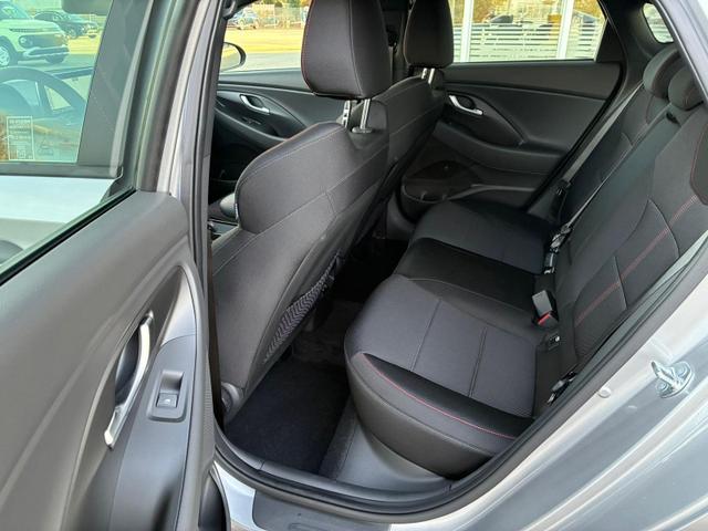 Hyundai i30 Fastback N-Line 1.5 T-GDI 7-DCT / ACC Sitz + Lenkradheizung LED PDC V&H Kamera Alu 18" 