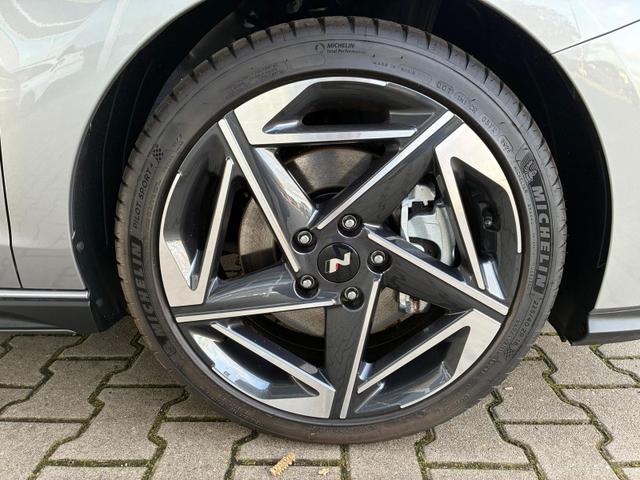 Hyundai i30 Fastback N-Line 1.5 T-GDI 7-DCT / ACC Sitz + Lenkradheizung LED PDC V&H Kamera Alu 18" 