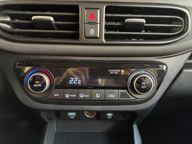 Hyundai i10 Premium 1.2 GDI / Sitz + Lenkradheizung Navi Klimaautomatik Alu 15'' 