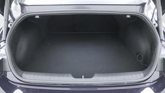 Hyundai IONIQ 6 77,4 kWh RWD / ACC LED Elekt. Heckklappe 2-Zonen Klimaaut. Alu 18" 