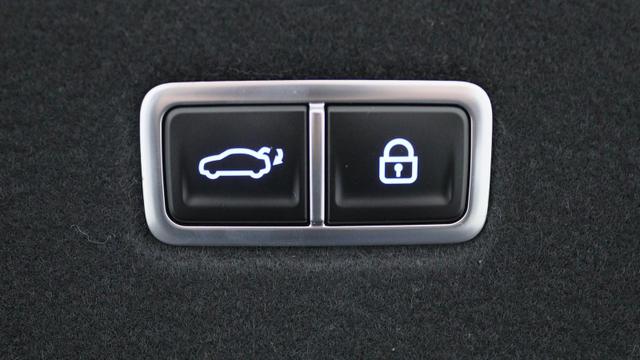 Hyundai IONIQ 6 77,4 kWh RWD / ACC LED Elekt. Heckklappe 2-Zonen Klimaaut. Alu 18" 