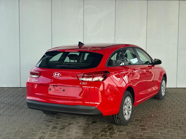 Hyundai i30 Kombi Comfort 1.5 GDI 95PS 6MT Navi / PDC V&H. m. Kamera LED Nebel 