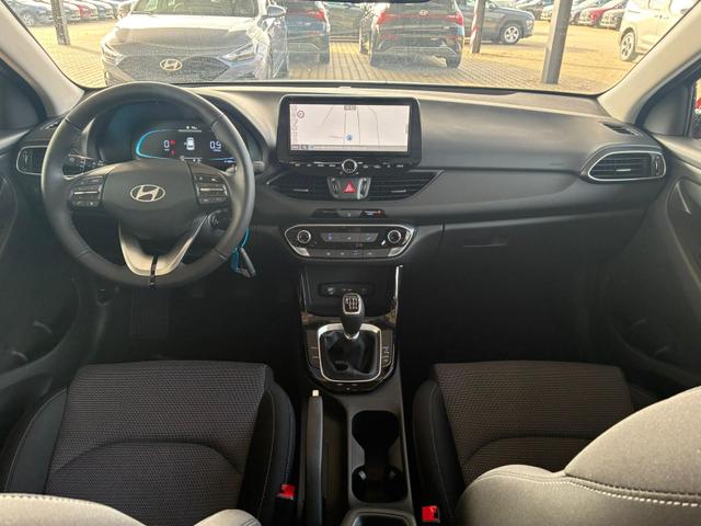 Hyundai i30 Kombi Comfort 1.5 GDI 95PS 6MT Navi / PDC V&H. m. Kamera LED Nebel 