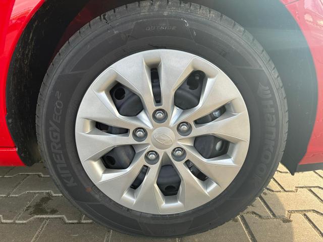 Hyundai i30 Kombi Comfort 1.5 GDI 95PS 6MT Navi / PDC V&H. m. Kamera LED Nebel 