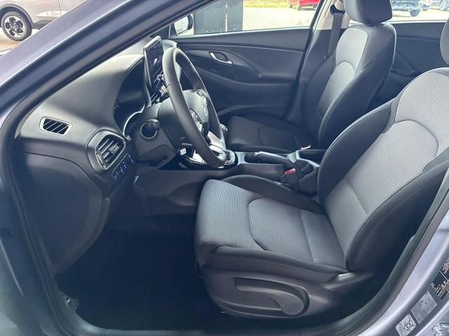 Hyundai i30 Kombi Comfort 1.5 T-GDI mHEV 140 PS 6MT / Navi LED PDC V&H.m.Kamera ALU16 