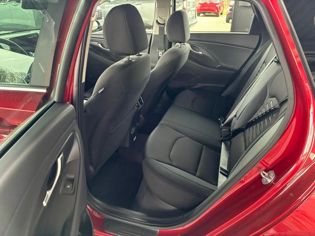 Hyundai i30 Kombi Style 1.5 T-GDI mHEV 140PS 6MT / PDC V.&H. m. Kamera Sitz & Lenkr.Heiz Keyless LED Alu 16 