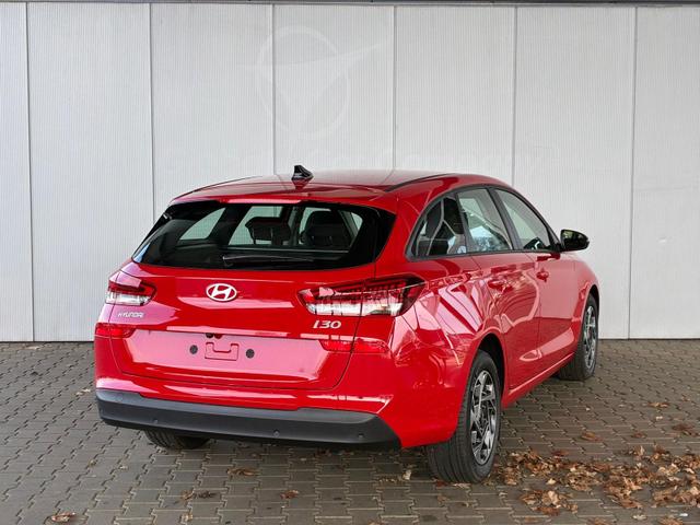 Hyundai i30 Kombi Style 1.5 T-GDI mHEV 140PS 6MT / PDC V. & H. m. Kamera LED Navi Alu 16 