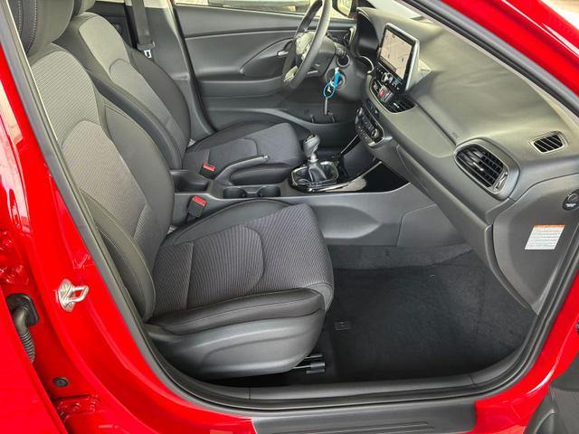 Hyundai i30 Kombi Style 1.5 T-GDI mHEV 140PS 6MT / PDC V. & H. m. Kamera LED Navi Alu 16 