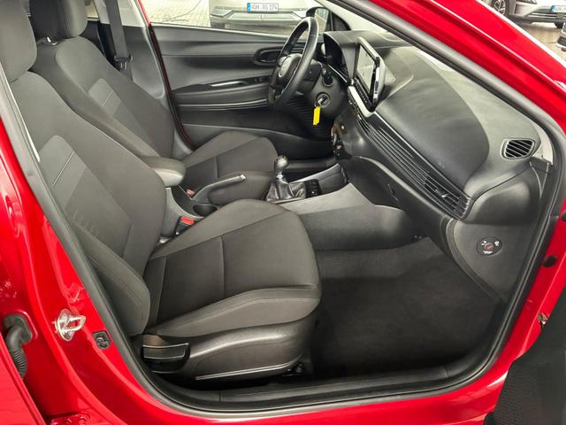 Hyundai BAYON Comfort 1.2 GDI 79 PS 5MT / LED Tempomat Navi R&uuml;ckfahrkamera Alu 16" 