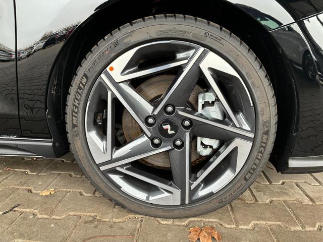 Hyundai i30 N-Line Fastback DCT 1.5 T-GDI mHev / Navi ACC Sitz & Lenkradheizung LED Alu 18" 