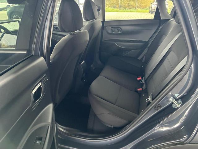Hyundai BAYON Premium 1.0 T-GDI 100 PS 48V 7DCT / Keyless ACC Soundsystem BOSE Sitz + Lenkradheizung LED Navi PDC V&H Kamera Totwinkel Alu 16" 