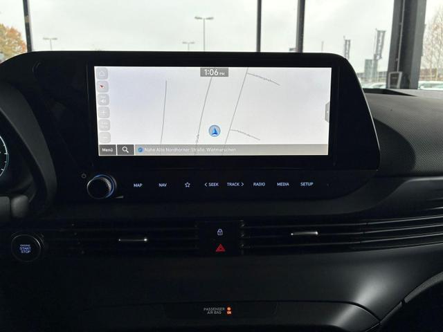 Hyundai BAYON Premium 1.0 T-GDI 100 PS 48V 7DCT / Keyless ACC Soundsystem BOSE Sitz + Lenkradheizung LED Navi PDC V&H Kamera Totwinkel Alu 16" 