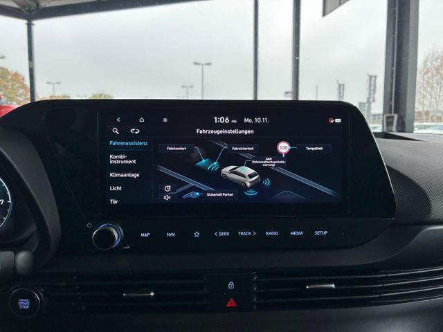 Hyundai BAYON Premium 1.0 T-GDI 100 PS 48V 7DCT / Keyless ACC Soundsystem BOSE Sitz + Lenkradheizung LED Navi PDC V&H Kamera Totwinkel Alu 16" 