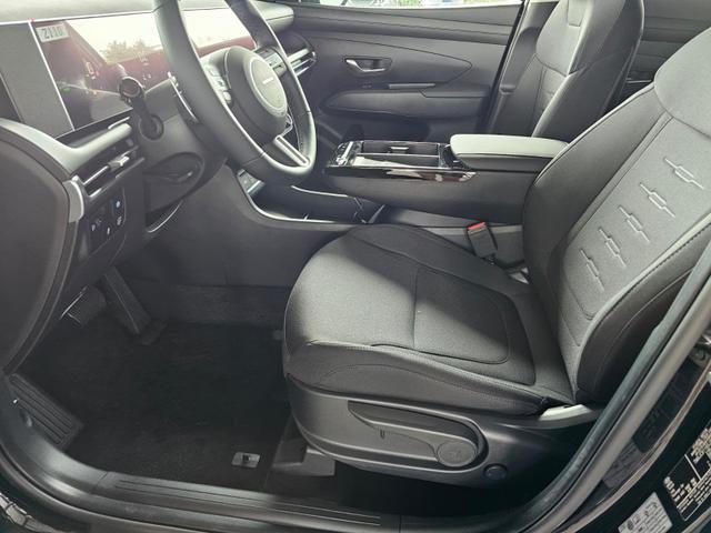 Hyundai TUCSON E-Motion 1.6 T-GDi 2WD HEV / Panoramadach ACC LED Sitz + Lenkradheizung Navi PDC V&H Kamera Alu 18" 
