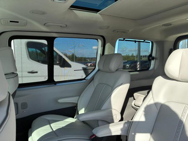 Hyundai Staria Luxury 1.6 T-GDi HEV 2WD 7-Sitzer / ACC 360&deg; Kam. Pano 4x Shz Elek. Klappe + Schiebet&uuml;r 