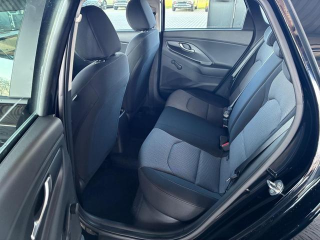 Hyundai i30 Kombi Comfort 1.5 GDI 95PS 6MT Navi / PDC V&H. m. Kamera LED Nebel 15'' LM 