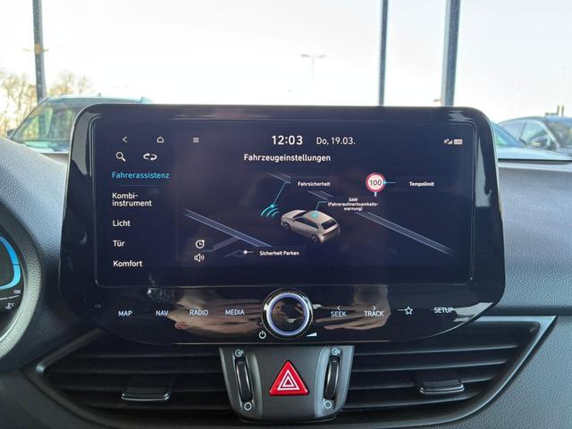 Hyundai i30 Kombi Comfort 1.5 GDI 95PS 6MT Navi / PDC V&H. m. Kamera LED Nebel 15'' LM 