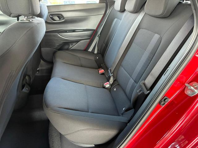 Hyundai i20 1.0 T-GDi 6 MT Go Plus Blackline / LED Sitz & Lenkr.Heiz./ PDC m.Kamera Navi Alu16 