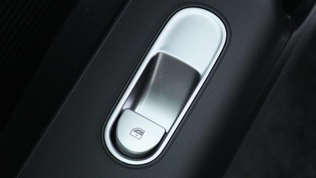 Hyundai IONIQ 6 77,4 kWh RWD / ACC LED Elekt. Heckklappe 2-Zonen Klimaaut. Alu 18" 