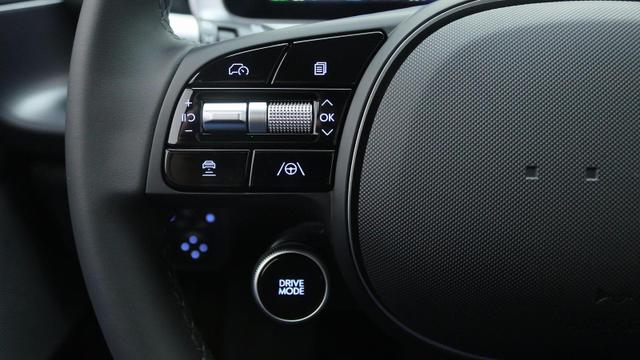 Hyundai IONIQ 6 77,4 kWh RWD / ACC LED Elekt. Heckklappe 2-Zonen Klimaaut. Alu 18" 