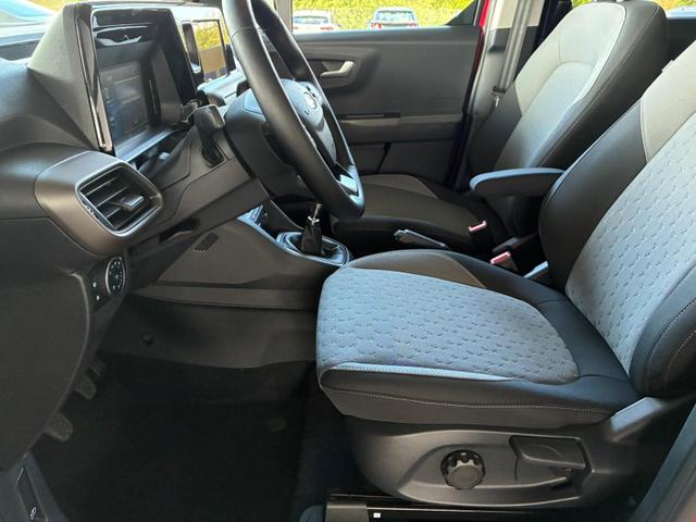 Ford Tourneo Courier Titanium 1,0 Ecoboost / PDC V.&H. m. Kamera Sitz Hz V. Alu 16" AHK fest 