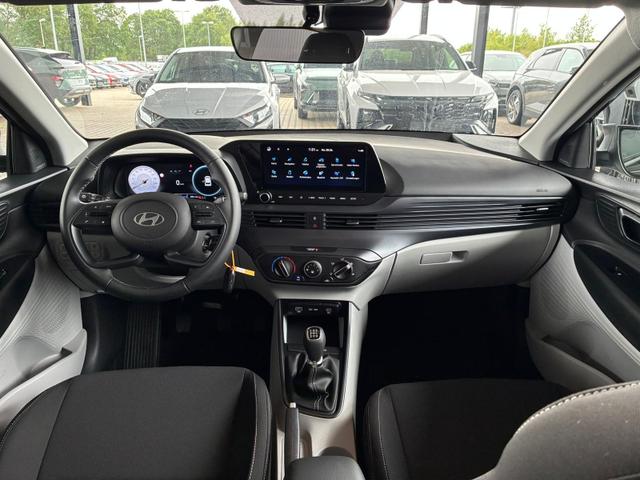 Hyundai i20 Pure 1.2 MPI / Navi PDC Hinten + Kamera Abgedunkelte Scheiben Tempomat Alu 16" 