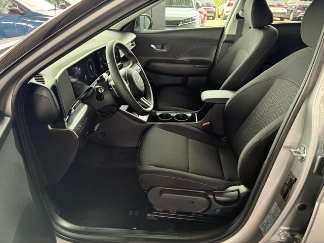 Hyundai KONA Comfort Plus 1.6 T-GDI DCT 4WD / Navi ACC Keyless Sitz + Lenkradheiz. LED Alu 18" 