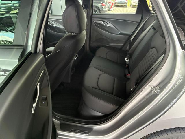 Hyundai i30 Comfort Plus 1.0 TGDI DCT / Navi ACC LED Sitz & Lenkr.Heiz PDC V&H.m.Kamera Alu 17 