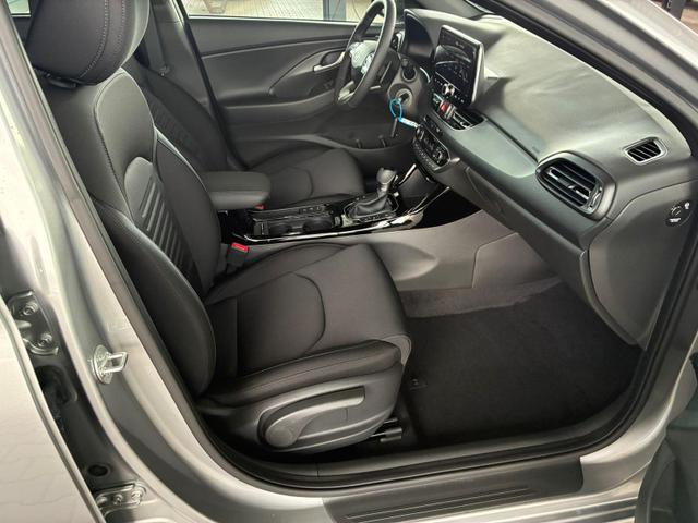 Hyundai i30 Comfort Plus 1.0 TGDI DCT / Navi ACC LED Sitz & Lenkr.Heiz PDC V&H.m.Kamera Alu 17 