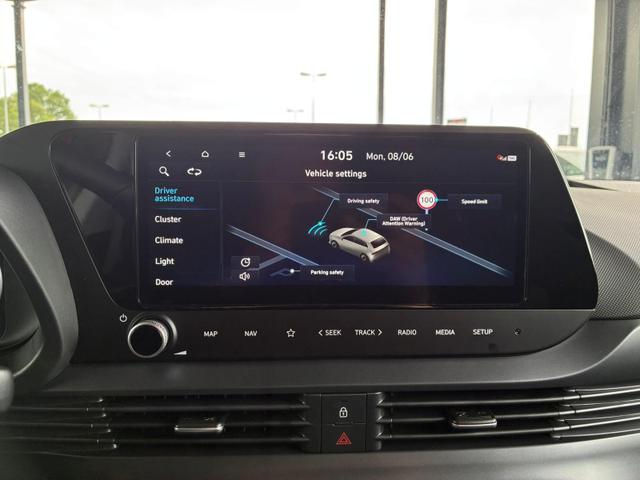 Hyundai BAYON Comfort Plus 1.2 MPI / Navi PDC m. Kamera Klimaautom./ LED Sitz & Lenkr.Heiz/ Alu16 