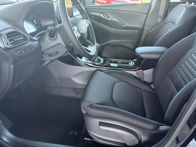 Hyundai i30 Comfort Plus 1.0 T-GDI Navi / PDC V+H mit Kamera Shz Vorne LED Alu 17'' 