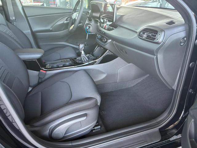 Hyundai i30 Comfort Plus 1.0 T-GDI Navi / PDC V+H mit Kamera Shz Vorne LED Alu 17'' 