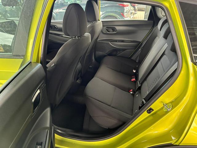 Hyundai BAYON Blackline 6MT / PDC m. Kamera Sitz & Lenkr.Heiz./ LED Privasy Alu 16" 