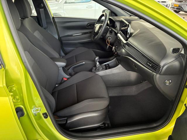 Hyundai BAYON Blackline 6MT / PDC m. Kamera Sitz & Lenkr.Heiz./ LED Privasy Alu 16" 