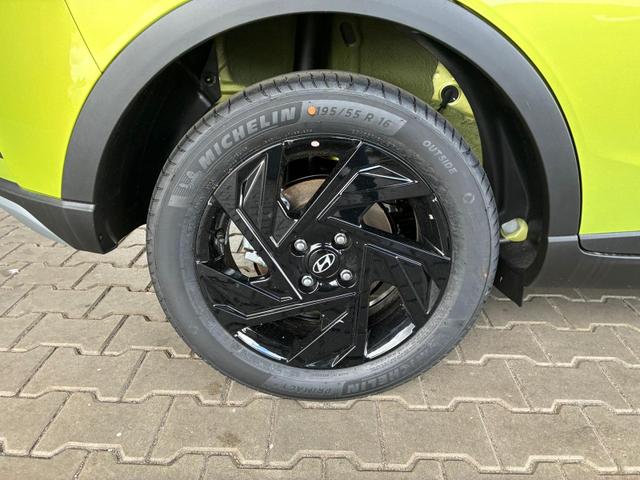 Hyundai BAYON Blackline 6MT / PDC m. Kamera Sitz & Lenkr.Heiz./ LED Privasy Alu 16" 