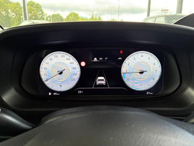 Hyundai BAYON Blackline 6MT / PDC m. Kamera Sitz & Lenkr.Heiz./ LED Privasy Alu 16" 
