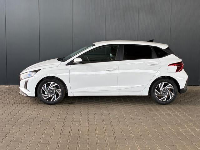 Hyundai i20 Pure 1.2 MPI / Navi PDC Hinten + Kamera Abgedunkelte Scheiben Tempomat Alu 16" 